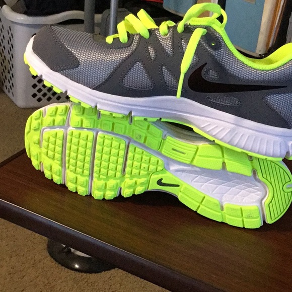 Nike Revolution 2- US Youth 4 1/2 boys size (label shown). - Picture 3 of 6